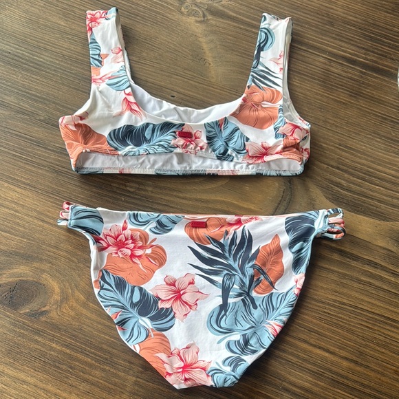 Roxy Floral Bikini Set - Top is L - Bottom M - Picture 3 of 3